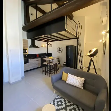 아파트 Moderne Proche De Et Parking Gratuit 라테