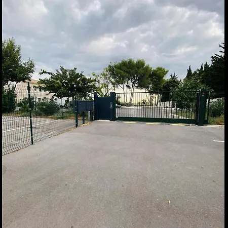 Moderne Proche De Et Parking Gratuit *