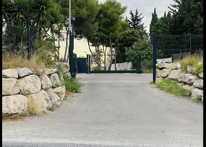 Moderne Proche De Et Parking Gratuit Apartman